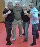 Groupe de pratiquants en garde de boxe