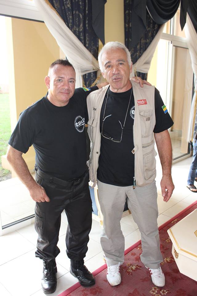 Olivier Marion et un maître d'arts martiaux lors d'une rencontre officielle