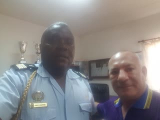 Olivier Marion avec un officier supérieur de la police gabonaise