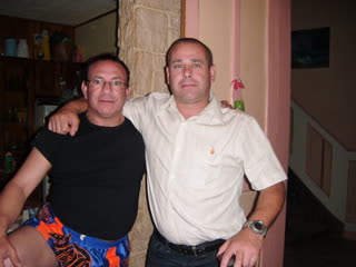 Olivier Marion avec un pratiquant après l'entraînement de boxe thaïlandaise