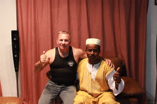 Olivier Marion avec une autorité traditionnelle africaine