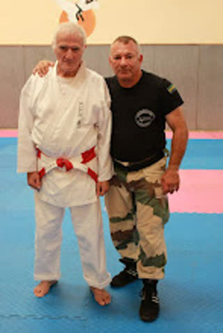Olivier Marion et un maître d'arts martiaux sur le tatami