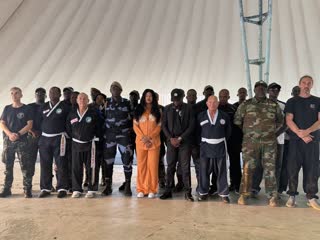 Photo de groupe du stage de self-défense avec les autorités